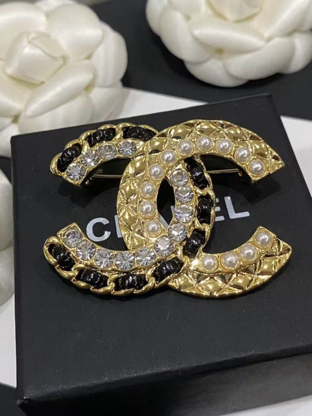 🧀🧀Chanel pearl and diamond brooch